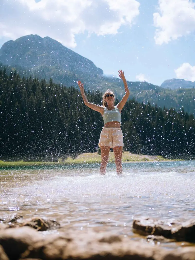 Water Mountains Women