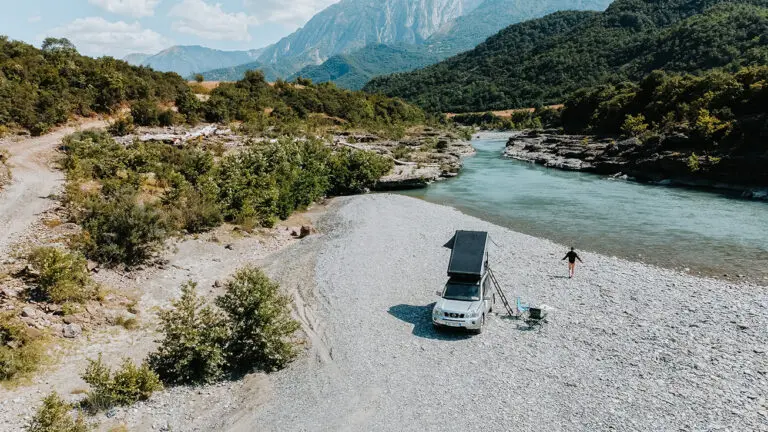 Albania Nomads: kamperen aan de oevers van de Vjosa-rivier.