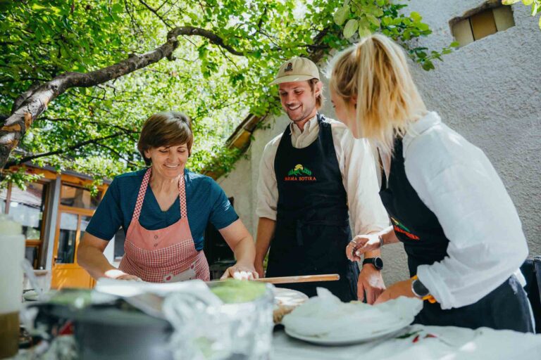 Wat te doen in Albanië: volg een kookles.